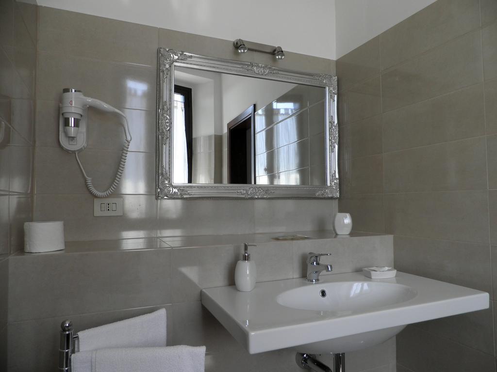 Piazza Degli Angeli Hotel Assisi Room photo