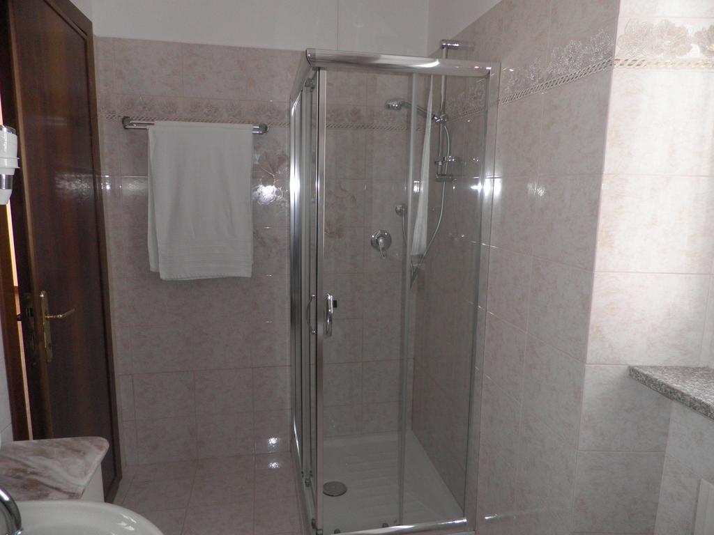Piazza Degli Angeli Hotel Assisi Room photo
