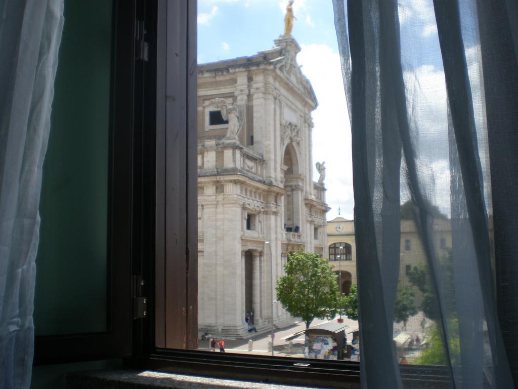 Piazza Degli Angeli Hotel Assisi Room photo